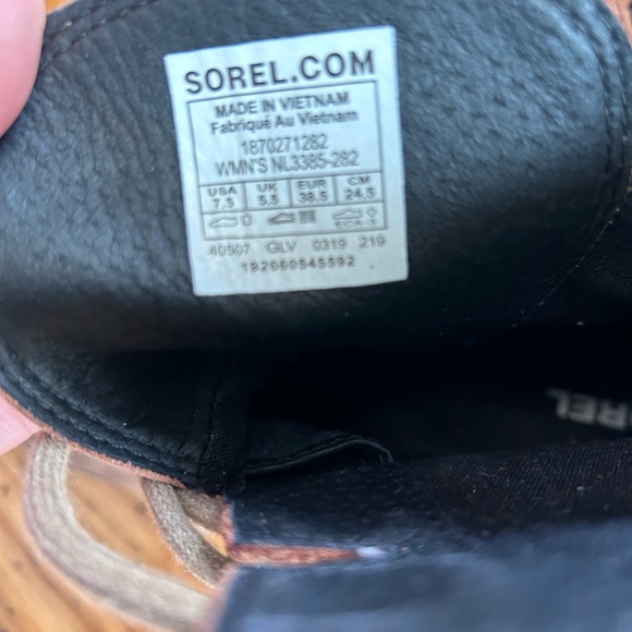 Sorel Addington Lace Up Heel Boots - Picture 4 of 12